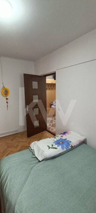 Apartament de vanzare cu 2 camere Str.Semaforului