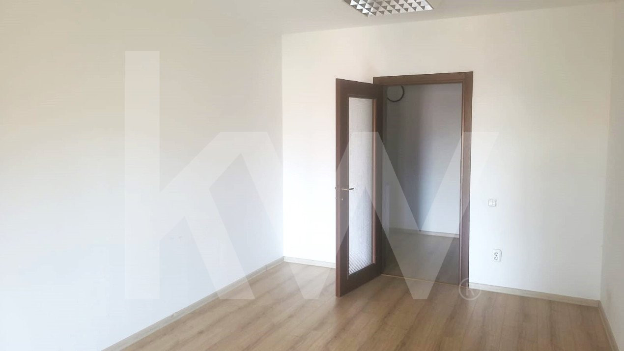 Spatiu de birouri, zona Scoala de Inot, 90mp, 3 camere, hol, 2 bai, terasa