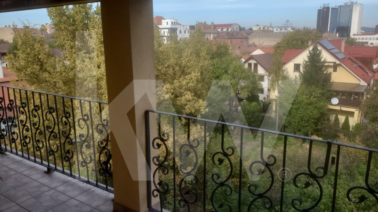 Spatiu de birouri, zona Scoala de Inot, 90mp, 3 camere, hol, 2 bai, terasa