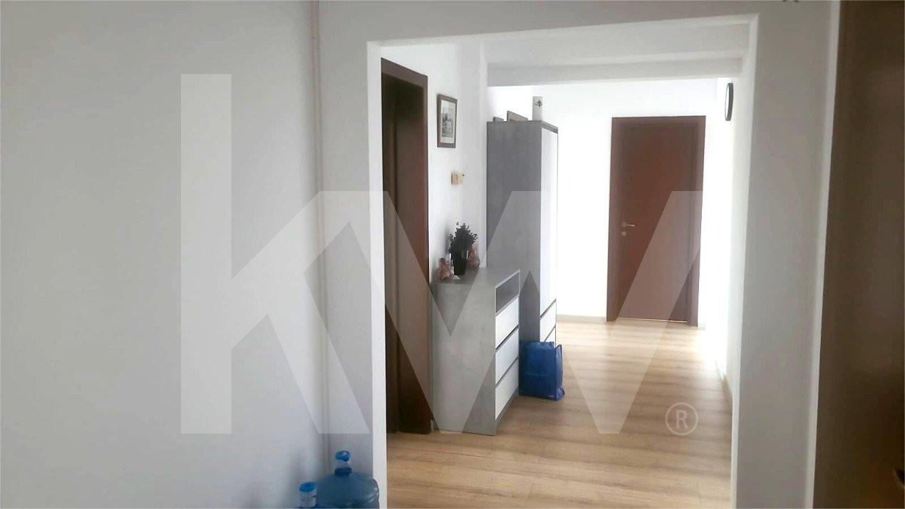 Spatiu de birouri, zona Scoala de Inot, 90mp, 3 camere, hol, 2 bai, terasa