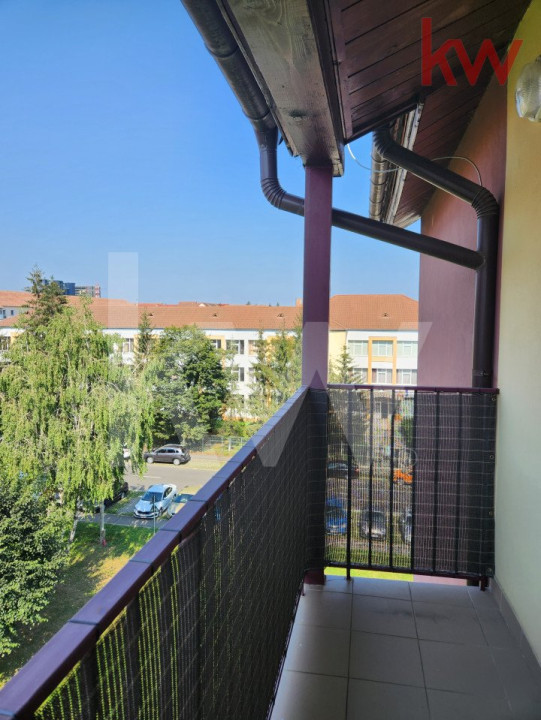 Apartament de închiriat 4 camere - 90 MP - zonă centrală.