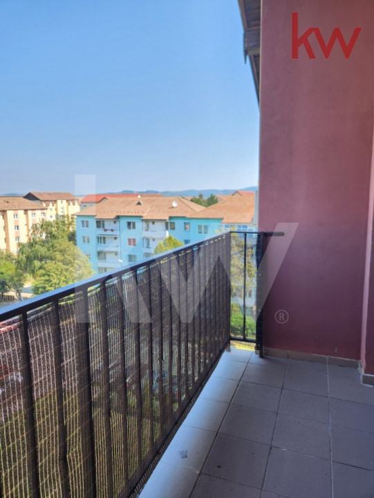 Apartament de închiriat 4 camere - 90 MP - zonă centrală.