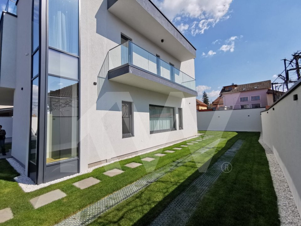 Resedinta de lux, 5 camere, complet mobilata, utilata, zona centrala, Sibiu