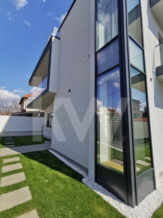 Resedinta de lux, 5 camere, complet mobilata, utilata, zona centrala, Sibiu