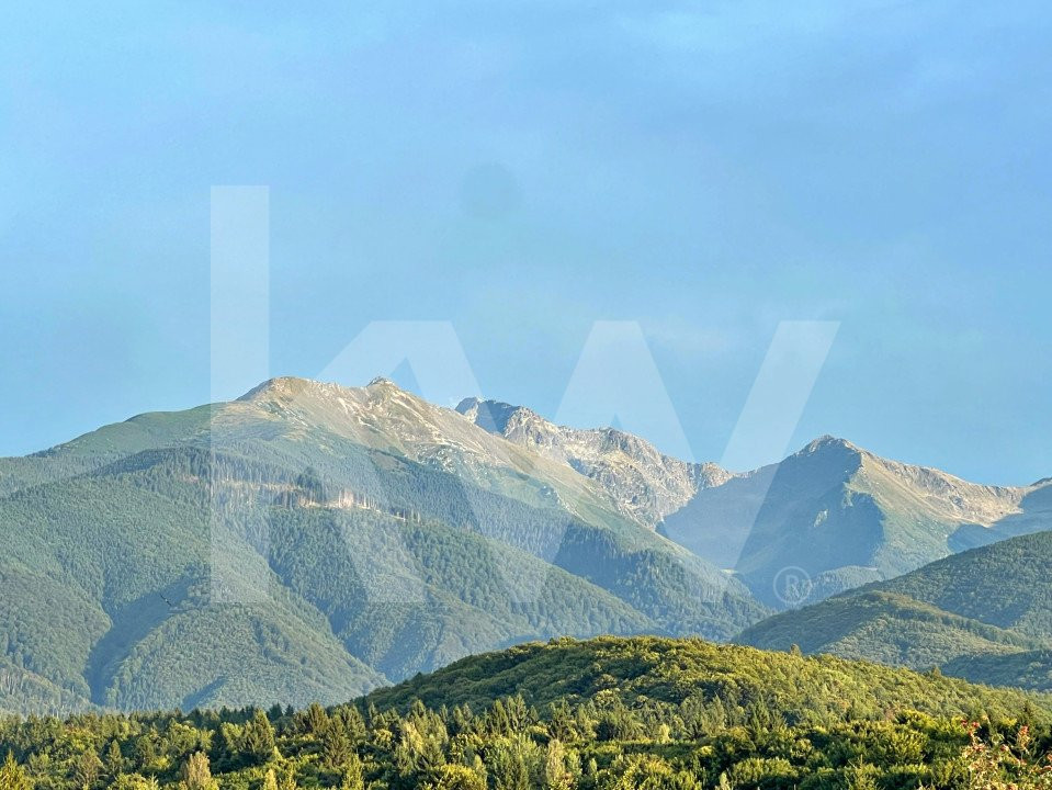 Casă mare și curte 1800 mp/Panoramă splendidă spre Vf. Negoiu-sat Sărata SB